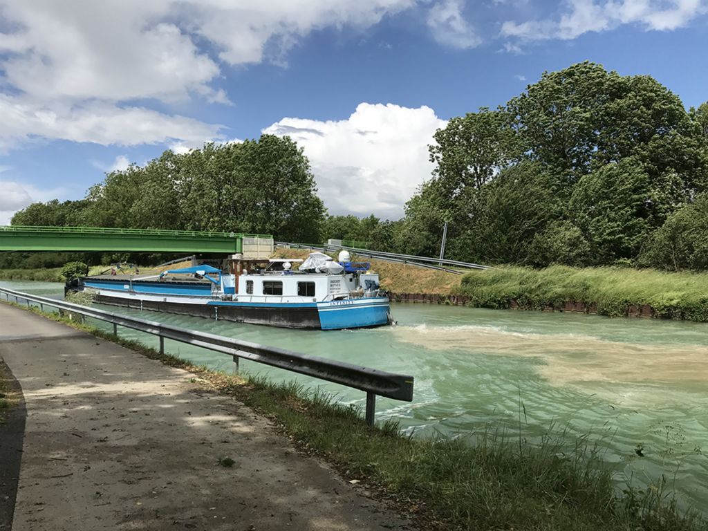 Barge on the canal near Châlons-en-Champagne